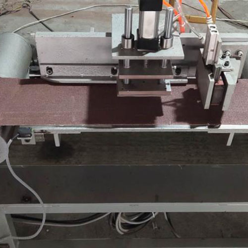 Машина для штамповки тормозных накладок автобуса